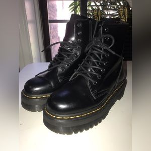 DR. MARTENS ZIP-UPS LEATHER PLATFORMS EXCELLENT SIZE 7  MISSING ONE  INSOLE neg